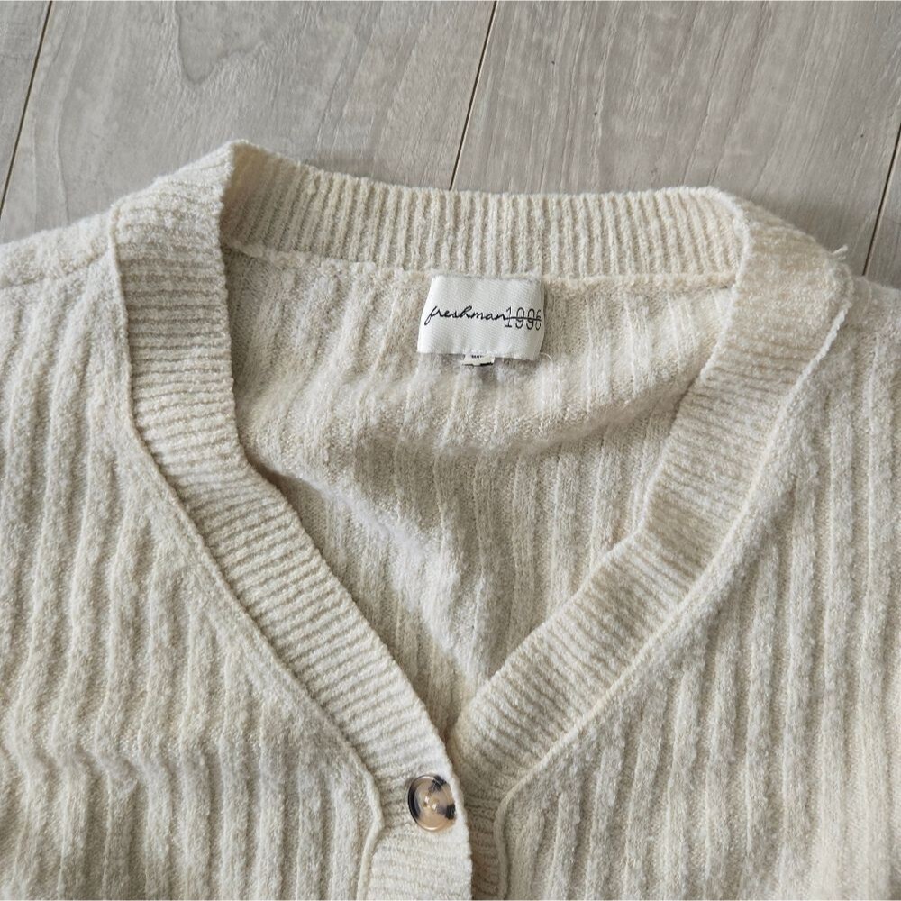 Women’s Cream Button Front Cropped Cardigan Sweater Top Preppy Soft Crop Size - Picture 3 of 10